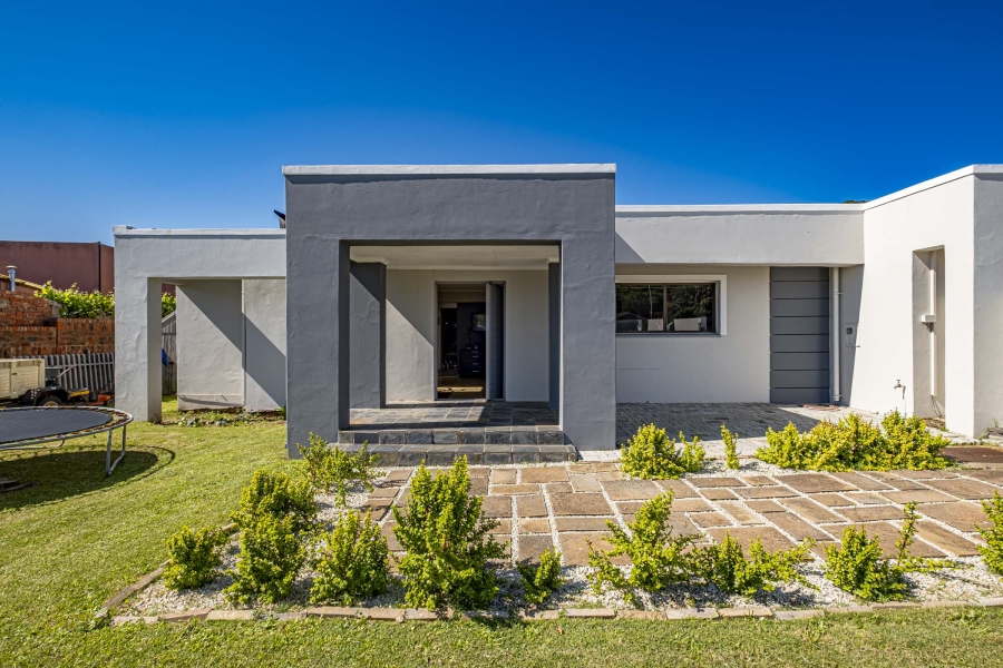 4 Bedroom Property for Sale in Summerstrand Eastern Cape
